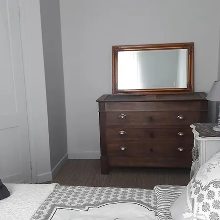 Bel En Pierre De 100 M2 Avec Cour. Appartement Margaux-Cantenac