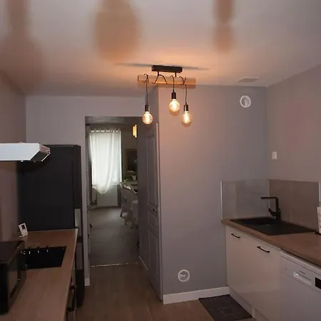 Bel En Pierre De 100 M2 Avec Cour. Apartment