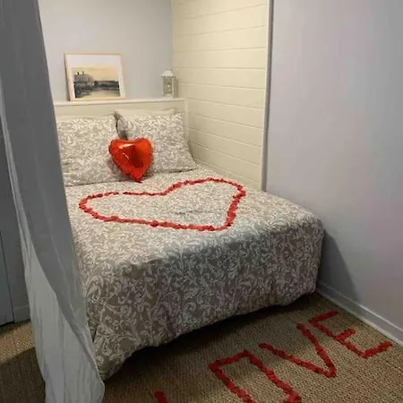 Apartment Bel En Pierre De 100 M2 Avec Cour.