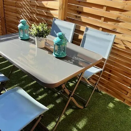 Bel En Pierre De 100 M2 Avec Cour. Apartment *