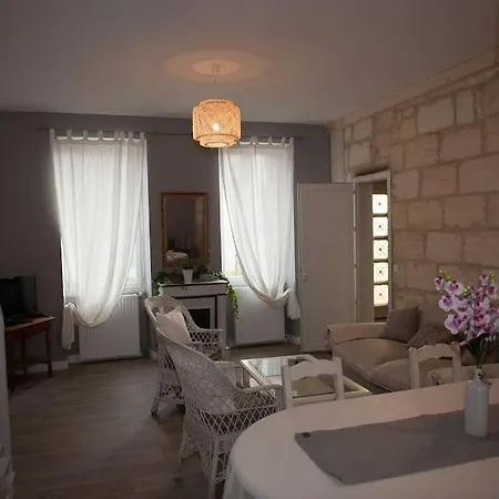 Bel En Pierre De 100 M2 Avec Cour. Apartment Margaux-Cantenac
