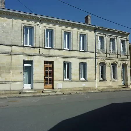 Apartment Bel En Pierre De 100 M2 Avec Cour.