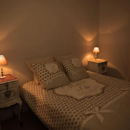Bel En Pierre De 100 M2 Avec Cour. Appartamento *