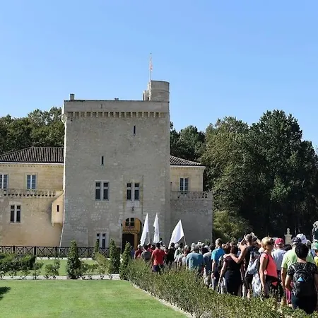 Bel En Pierre De 100 M2 Avec Cour.