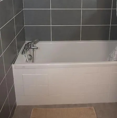 Bel En Pierre De 100 M2 Avec Cour. Margaux-Cantenac